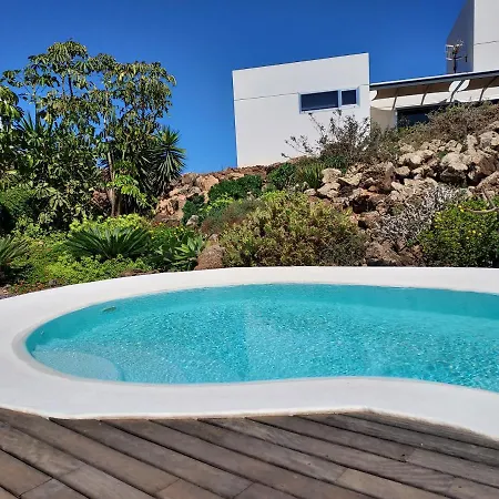 Villa en Lajares. Piscina y Barbacoa
