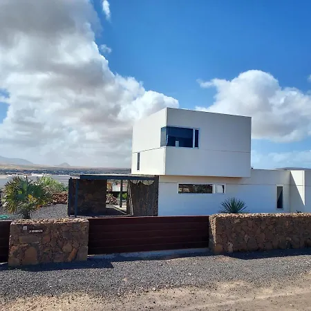 Villa en Lajares. Piscina y Barbacoa Villa